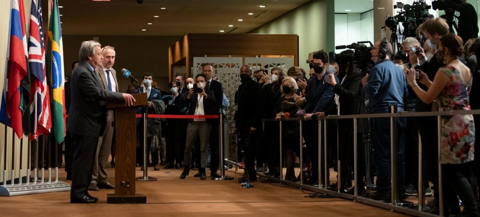 El Secretario General António Guterres habla a los periodistas sobre la situación en Ucrania.