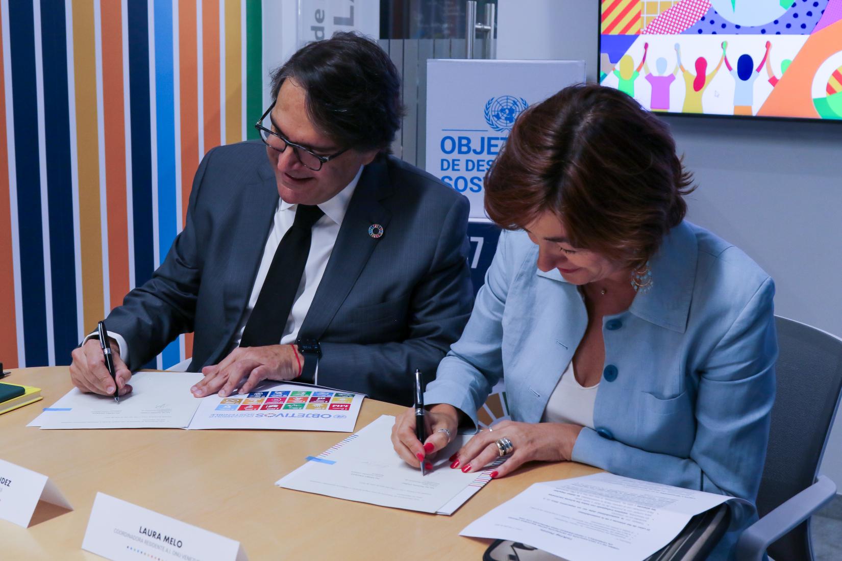 Representantes de la ONU y de Fedecámaras firman la declaración conjunta para promover el logro de los ODS.