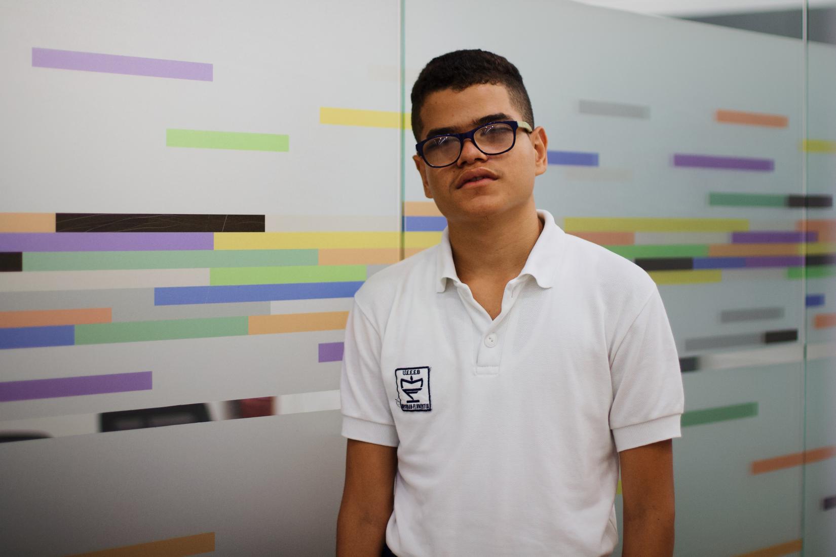 Luis Arvelo, de 14 años de edad, ganador del primer lugar en el concurso de cartas.
