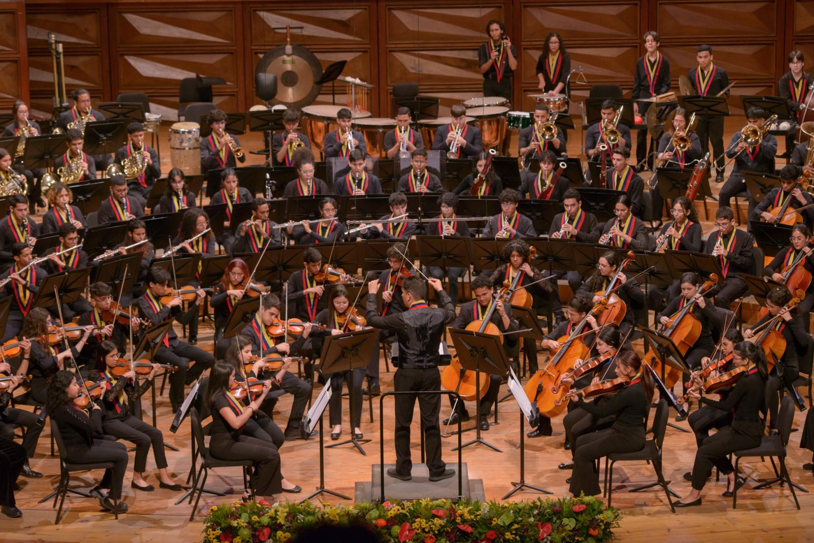 Orquesta sinfónica en un concierto.