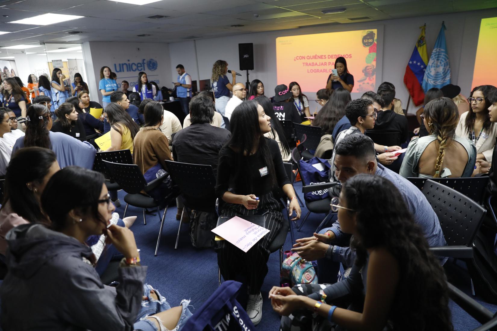 Grupo de jóvenes participantes del encuentro.